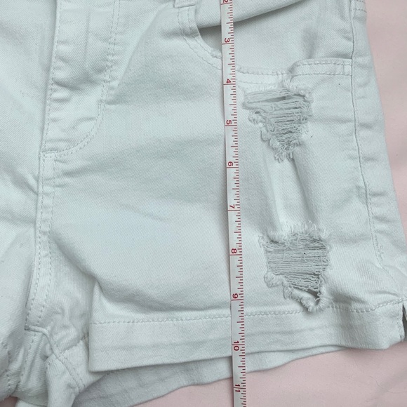 White shorts - Picture 3 of 5